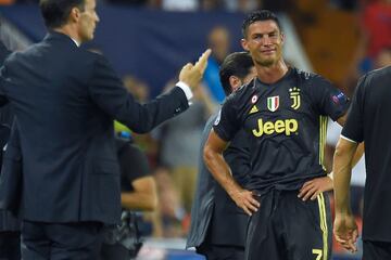 En su primer partido europeo con la Juve, Cristiano fue expulsado en Valencia a la media hora de partido. No pudo tener peor estreno en Champions con la Juventus.