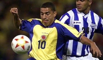 Segundo goleador colombiano en la historia del certamen. Máximo artillero en el título del 2001.