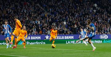 1-0. Contraataque del conjunto perico, que finaliza por el costado derecho con una asistencia de Omar El Hilali al segundo palo, donde llega Carlos Romero y cruza el baln con la izquierda, para superar a Thibaut Courtois.