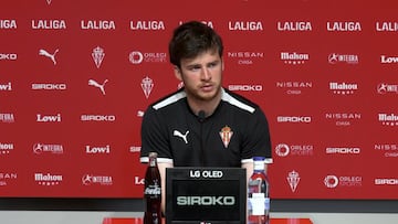 26-03-25. GUILLE ROSAS, DEFENSA DEL SPORTING, EN LA RUEDA DE PRENSA EN MAREO.