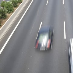 Detenido un hombre que circulaba en sentido contrario, sin carnet, drogado y con un coche robado