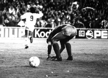 En M¨²nich ganaron los locales, pero la remontada empez¨® en la ida. Los b¨¢varos hac¨ªan el 3-0 poco despu¨¦s del descanso y se relajaron en exceso. Ah¨ª despert¨® el Madrid y con un tanto de Butrague?o, de penalti, y de Hugo S¨¢nchez, ambos en los cinco minutos finales, insuflaron esperanza para la vuelta. Y los de Leo Beenhakker no desaprovecharon esa oportunidad de revancha. Milan Jankovic, el mejor futbolista blanco ese 16 de marzo de 1988, marc¨® el 1-0 y Gordillo, que fue un pu?al, coloc¨® un centro en la segunda parte que M¨ªchel enjaul¨®. 2-0 y los Jean-Marie Pfaff, Rummenigge y compa?ia quedaron en la lona.
