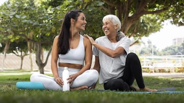 Dos mujeres haciendo ejercicio