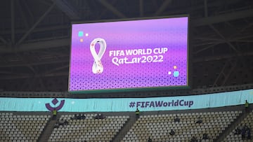 Lusail (Qatar), 30/11/2022.- An electronic board displays the tournament's logo ahead of the FIFA World Cup 2022 group C soccer match between Saudi Arabia and Mexico at Lusail Stadium in Lusail, Qatar, 30 November 2022. (Mundial de Fútbol, Arabia Saudita, Estados Unidos, Catar) EFE/EPA/Neil Hall
