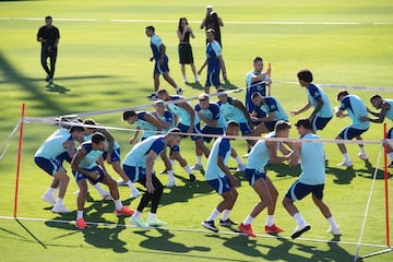 El conjunto dirigido por Diego Pablo Simeone ha vuelto al trabajo después de las vacaciones. La sesión se ha realizado en el Cerro del Espino con las novedades deWitsel, Lino, Morata, Saúl.