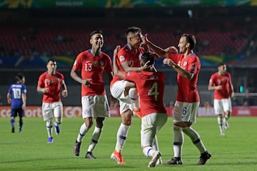 Las postales de la goleada del debut de Chile en Copa América