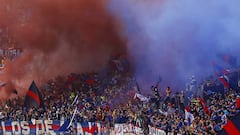 Santiago, 01 de Octubre   2016
 Hinchas de Universidad de Chile realizan  banderazo en el Estadio Nacional, previo al Super Clasico del domingo 01 de Octubre del 2016.
 Ramon Monroy/Photosport