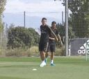James y Hazard entrenan con el grupo y afinan su conexión
