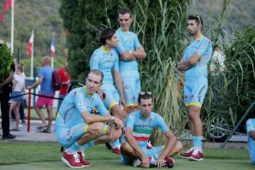 Equipo Astaná. Mikel Landa, Luis León Sánchez. y Nibali.
