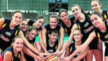 <b>FELICES. </b>Las españolas se han quitado una obsesión de seis años.