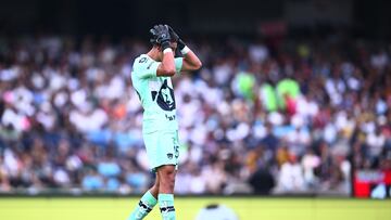 Rodrigo Parra lo vuelve a hacer; regala goles en el arco de Pumas