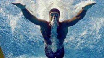 <b>UNA MÁQUINA. </b>Rafa Muñoz confirmó su buen estado de forma y nadó la semifinal, por la calle 4, en 23.15, la mejor marca de todas.