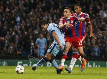 Sergio Agüero anotó los tres tantos en el triunfo de Manchester City.