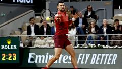 Has Novak Djokovic match against Roberto Carballes Baena been suspended because of rain?