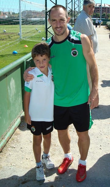 Iván Morante, entonces joven racinguista, con Pedro Munitis, del Racing.