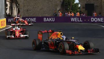 Ricciardo delante de Vettel y Raikkonen en Bakú.