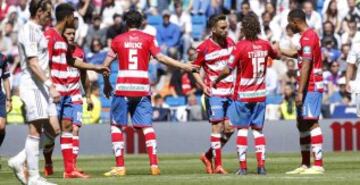 Los jugadores celebran el 7-1 de Robert.