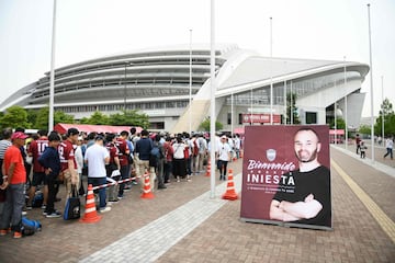 La afición del Vissel Kobe arropó a Iniesta en su presentación