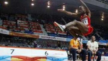 <b>MADRID 2005. </b>Joan Lino Martínez ha saltado 8,37 metros, mejor marca mundial del año, en su cuarto intento.