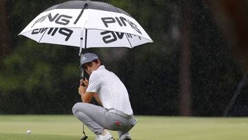 Al chileno le restaba un hoyo para finalizar su segunda ronda en el RBC Heritage cuando el mal clima fren&oacute; todo. Por ahora, el nacional pasa el corte en Carolina del Sur.