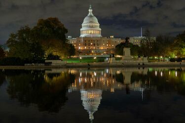 El Capitolio, Wahsington D.C, al caer la noche durante las  elecciones presidenciales de Estados Unidos.