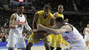 Walter Tavares en su pen&uacute;ltimo partido como jugador del Gran Canaria, ante el Real Madrid, su nuevo equipo.