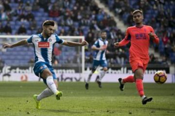 21 años. Debutó marcando un gol al Granada y una semana después le hizo otro al Sevilla. Y es lateral derecho, aunque con un estatura (1,88) y una técnica poco habituales en su posición. Está lesionado, pero Quique le guarda el sitio.