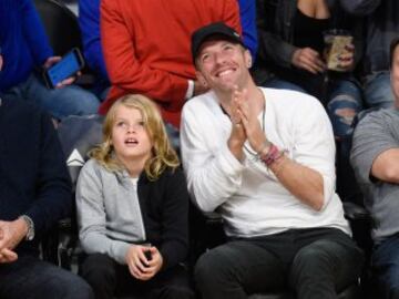 Chris Martin y su hijo Moses Martin.