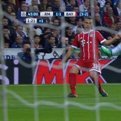 Mano clara de Marcelo y el árbitro no pita el penal