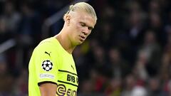 Fútbol - Liga de Campeones - Grupo C - Ajax Amsterdam v Borussia Dortmund - Johan Cruijff Arena, Amsterdam, Holanda - 19 de octubre de 2021 Erling Braut Haaland del Borussia Dortmund parece abatido.