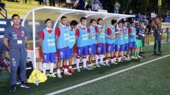 C&oacute;rdova junto a jugadores de la Sub 20 en Alcudia.