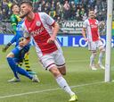 El Ajax de Van de Beek se aferra al liderato