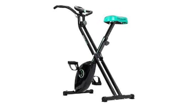 Esta bicicleta estática es plegable y tiene una pantalla LCD y ocho niveles de resistencia