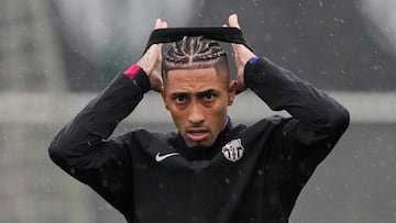 GRAFCAT7806 Sant Joan Despí (BARCELONA) 02/05/2025.- El jugador brasileño del FC Barcelona, Raphinha, durante el entrenamiento realizado hoy en la Ciudad Deportiva Joan Gamper de cara la partido de la Liga que jugarán mañana contra el Real Valladolid. EFE/Alejandro García