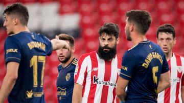 Villalibre mira a Budimir.