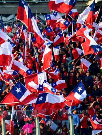 Espectacular ambiente en el Monumental para el Chile-Ecuador