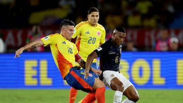 Soccer Football - World Cup - South American Qualifiers - Colombia v Ecuador - Estadio Metropolitano Roberto Melendez, Barranquilla, Colombia - November 19, 2024 Colombia's James Rodriguez in action with Ecuador's Carlos Gruezo REUTERS/Luisa Gonzalez