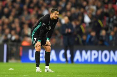 Zinedine Zidane's spotless suit becomes blemished by stains