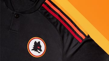 La Roma y Adidas presentaron la nueva equipaci¨®n alternativa para esta temporada. La nueva equipaci¨®n luce negra con el escudo de la Loba, que visti¨® el pecho romanista entre 1979 y 1997, y detalles art¨ªsticos recordando la ¨¦poca romana.