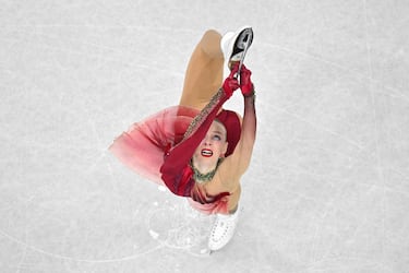 La estonia Niina Petrokina compite en el programa corto individual femenino de patinaje artístico. 