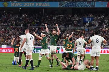 La selección sudafricana vuelve a reinar. Tres títulos en tres finales ya para los Springboks. Empatan con Nueva Zelanda como la selección que más veces ha reinado en el Mundial tras vencer en la final a la selección inglesa 12-32.
