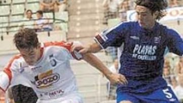 <b>GRAN PARTIDO. </b>ElPozo y Playas disputan el partido de la jornada.