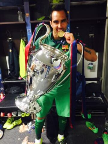 Pese a que fue suplente durante todo el torneo, Claudio Bravo celebró el título del Barcelona en esta competición. De paso, se convirtió en el primer chileno en lograr 'la Orejona'