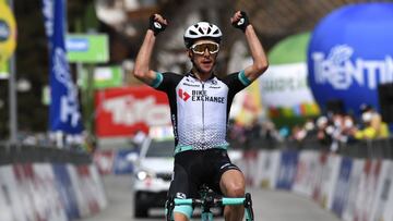 Adam Yates gana la etapa 2 del Tour de Los Alpes con Iván Sosa en el puesto 12.