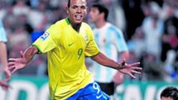 <b>EN RACHA. </b>Luis Fabiano consiguió anotar dos goles en el partido que Brasil disputó ante Argentina el pasado sábado.