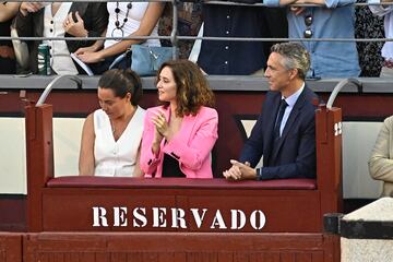 La Presidenta de la Comunidad de Madrid, Isabel Díaz-Ayuso, durante la corrida de despedida de Madrid de Julián López 'El Juli' Francisco Guerra / Europa Press 30/09/2023