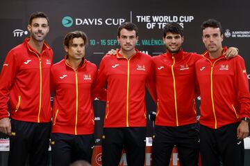 Marcel Granollers, David Ferrer, Pedro Mart¨ªnez, Carlos Alcaraz y Roberto Bautista.