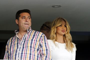 Victoria Lopyreva embajadora del Mundial Rusia 2018 y Daniel Angelici presidente del club xeneize, en el estadio de La Bombonera durante el partido de la Superliga argentina entre Boca Juniors y Temperley.ey.