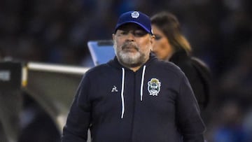 CORDOBA, ARGENTINA - SEPTEMBER 23:  Diego Maradona coach of Gimnasia y Esgrima La Plata gestures during a match between Talleres and Gimnasia y Esgrima La Plata as part of Superliga Argentina 2019/20 at Mario Alberto Kempes Stadium on September 23, 2019 in Cordoba, Argentina. (Photo by Marcelo Endelli/Getty Images)