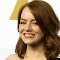 Emma Stone posa a su llegada para el almuerzo de nominados a los 89 Premios Óscar 2017